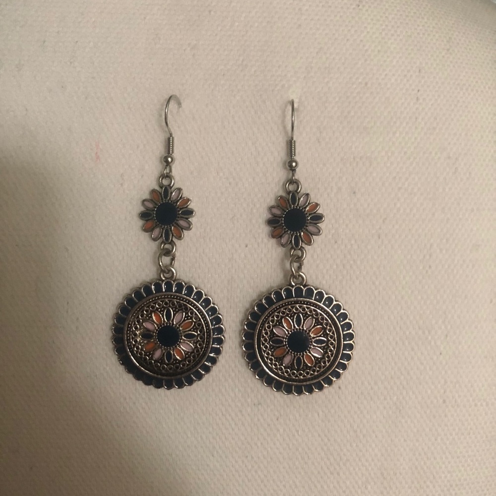 Dangle earrings - Picture 2 of 2